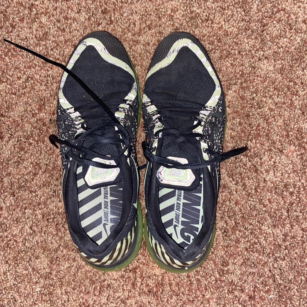 ⚡️NIKE AIR MAX SIZE 11.5⚡️